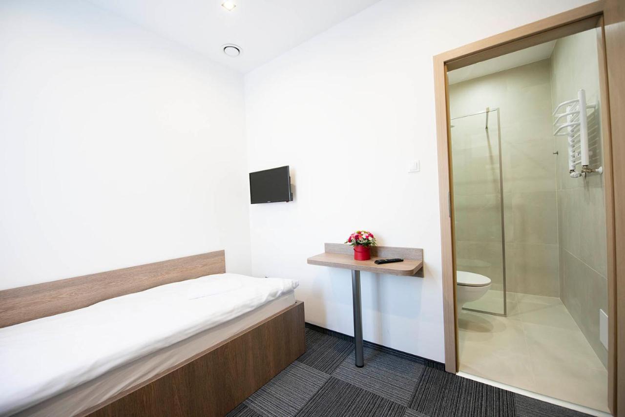 Hostel Sms Free Parking บิดกอชซ์ ภายนอก รูปภาพ