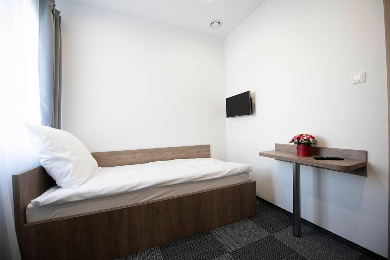 Hostel Sms Free Parking บิดกอชซ์ ภายนอก รูปภาพ